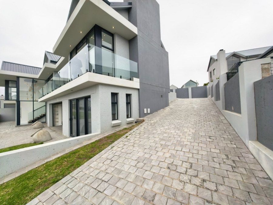 5 Bedroom Property for Sale in Kingswood Golf Estate Western Cape